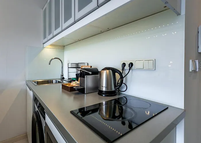 Free Parking - Adm New Studio, Location