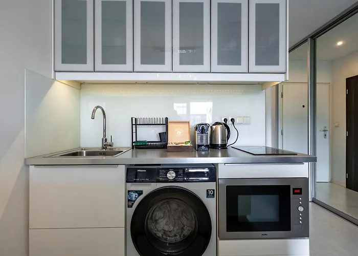 Free Parking - Adm New Studio, Location *